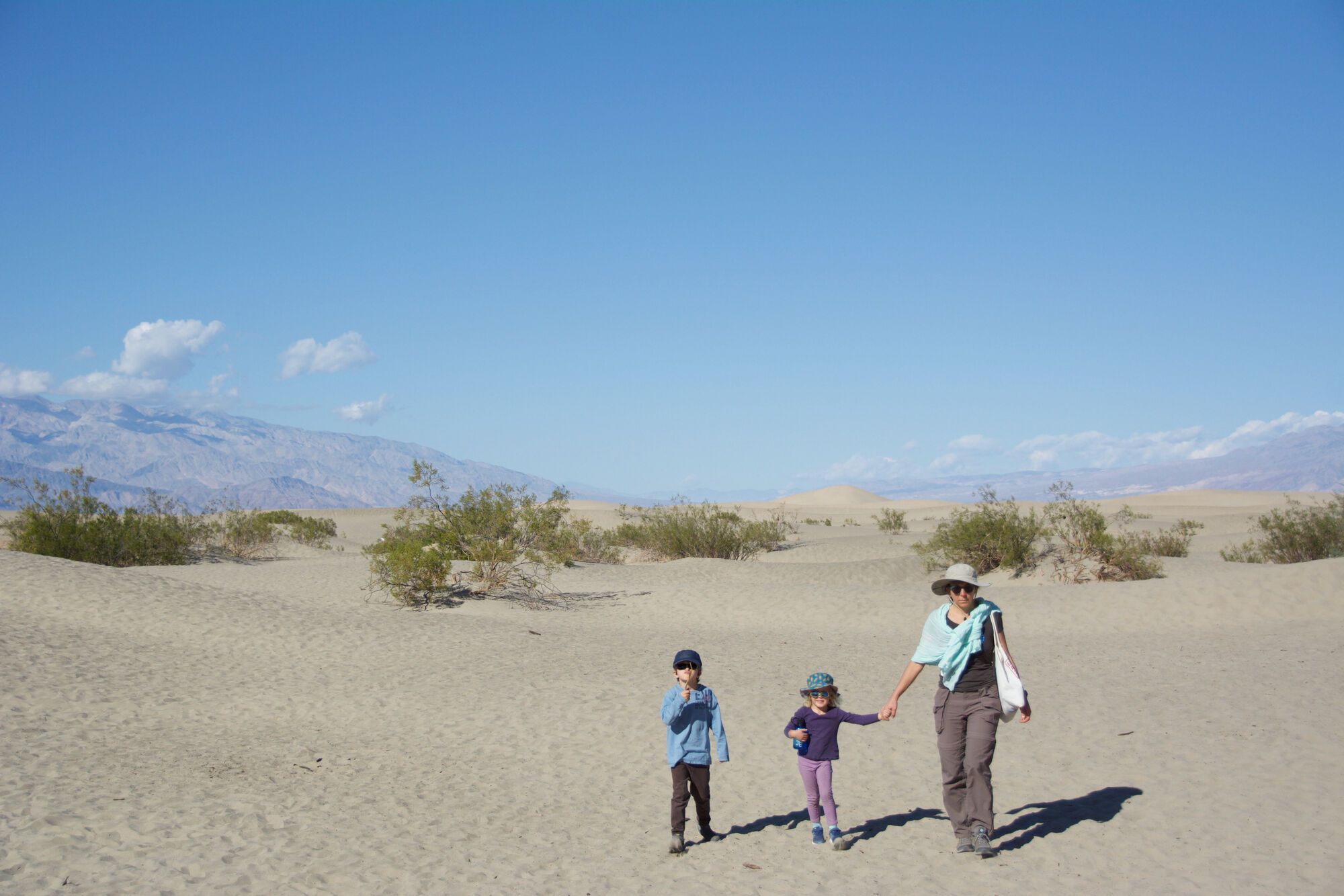 La tribu à travers Death Valley