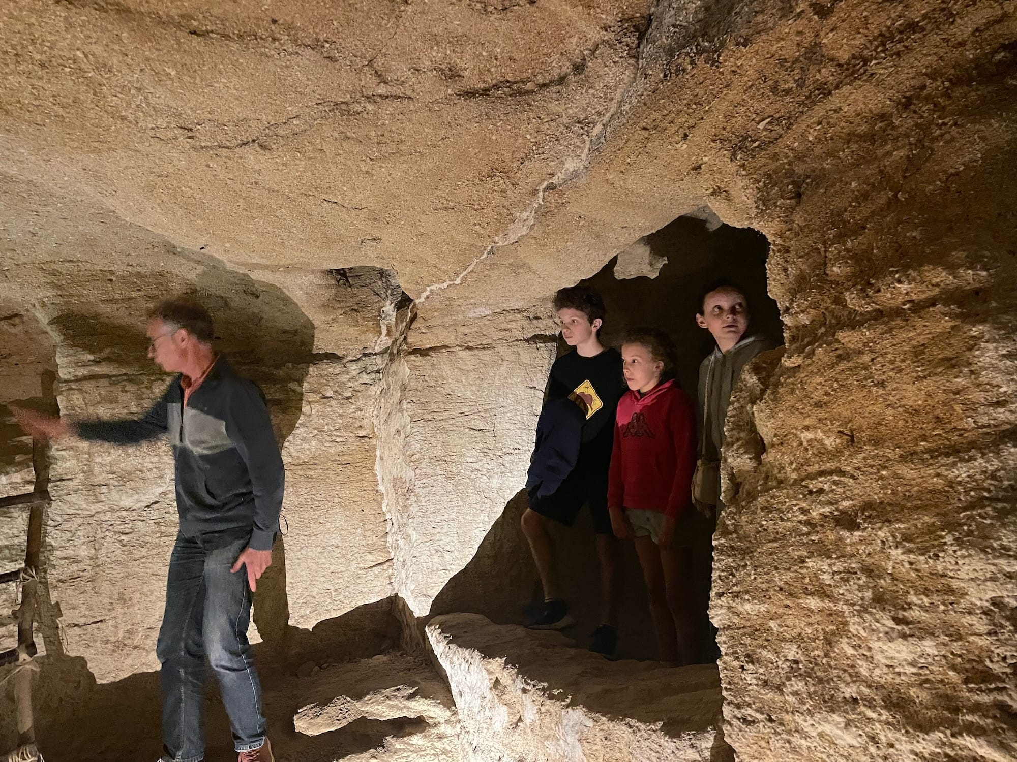 Troglodytes et sarcophages