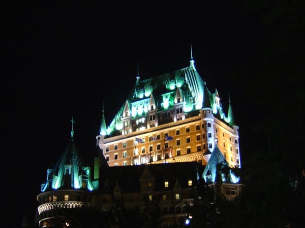 Québec by night