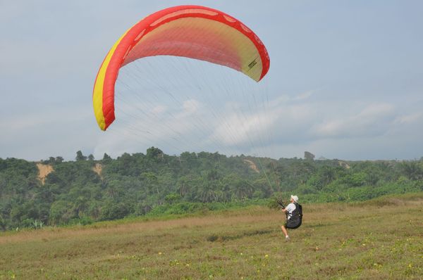 Parapente dans la baie de Loango